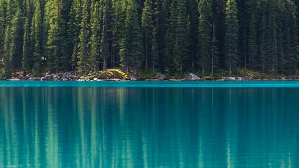 Paisagem Bonita Com Lago Esmeralda Montanhas Cênicas Parque Nacional Banff — Fotografia de Stock