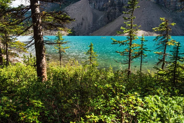 Bela Vista Natural Com Lago Esmeralda Montanhas Cênicas Parque Nacional — Fotografia de Stock