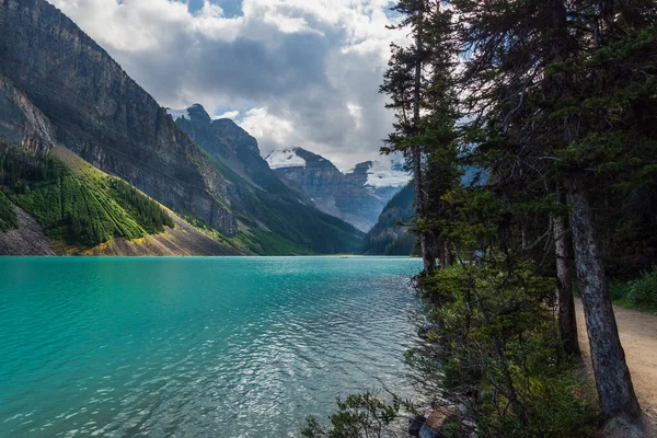 Hermosa Vista Natural Con Lago Esmeralda Montañas Escénicas Parque Nacional — Foto de Stock