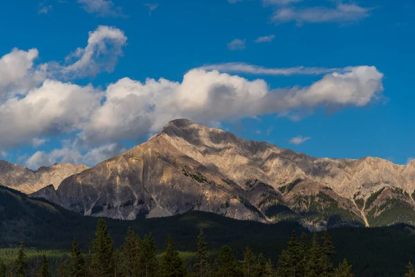 Bela Paisagem Montanhosa Alberta Canadá — Fotografia de Stock