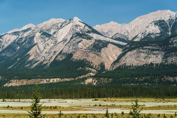 Piękny Krajobraz Malowniczymi Górami Parku Narodowym Jasper Alberta Kanada — Zdjęcie stockowe