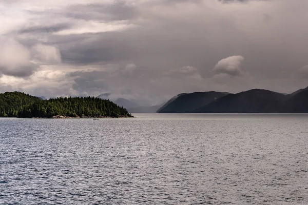 Beautiful Peaceful Nature Scenery Shoreline Mountains British Columbia Canada — Stock Photo, Image