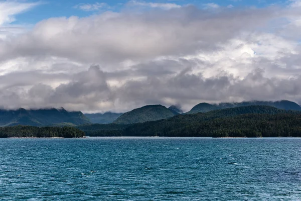 Vacker Fridfull Natur Landskap Med Strand Och Berg Brittisk Columbia — Stockfoto