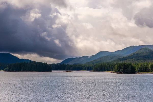 Wunderschöne Friedliche Naturlandschaft Mit Küste Und Bergen Britisch Kolumbianischer Landschaft — Stockfoto