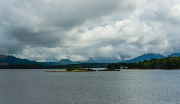Beautiful Peaceful Nature Scenery Shoreline Mountains British Columbia Canada — Stock Photo, Image