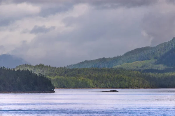 Vacker Fridfull Natur Landskap Med Strand Och Berg Brittisk Columbia — Stockfoto