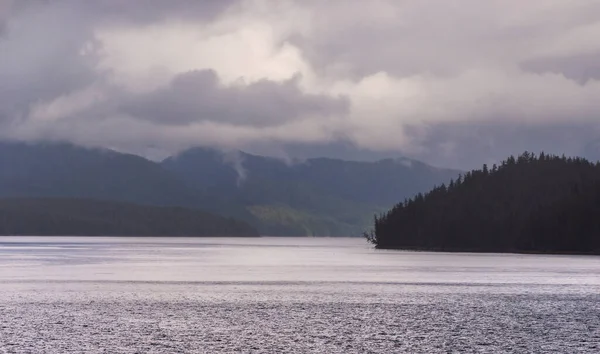 Beautiful Peaceful Nature Scenery Shoreline Mountains British Columbia Canada — Stock Photo, Image