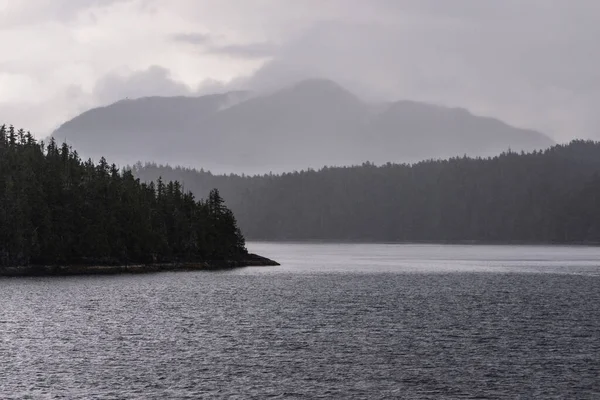 Красивый Мирный Пейзаж Природы Короткой Линией Горами Британской Колумбии Канада — стоковое фото