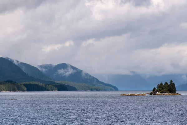 Bellissimo Paesaggio Naturale Tranquillo Con Litorale Montagne Columbia Britannica Canada — Foto Stock