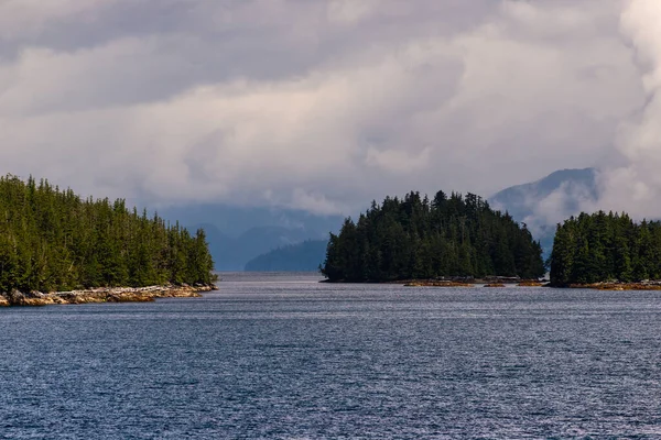 Wunderschöne Friedliche Naturlandschaft Mit Küste Und Bergen Britisch Kolumbianischer Landschaft — Stockfoto