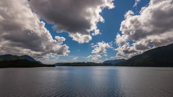 Wunderschöne Friedliche Naturlandschaft Mit Küste Und Bergen Britisch Kolumbianischer Landschaft — Stockfoto