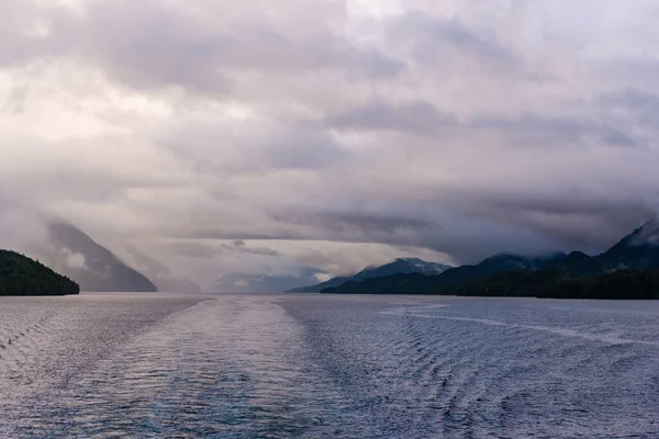 Wunderschöne Friedliche Naturlandschaft Mit Küste Und Bergen Britisch Kolumbianischer Landschaft — Stockfoto