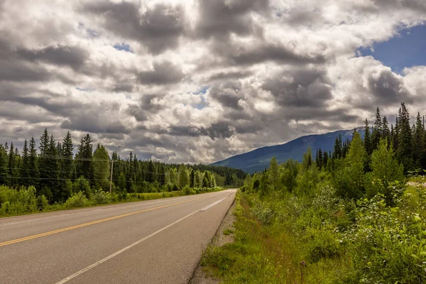 Bela Paisagem Com Estrada Rural Alberta Canadá — Fotografia de Stock