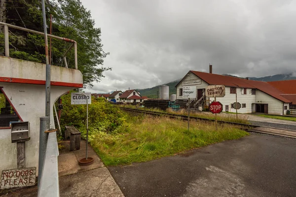 Kuzey Pasifik Ulusal Konserve Fabrikası 'ndaki binalar