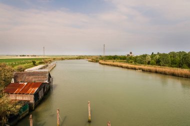 Kuzey İtalya 'daki caorle lagünüyle güzel bir kırsal alan.