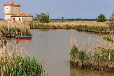 Kuzey İtalya 'daki caorle lagünüyle güzel bir kırsal alan.