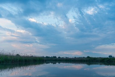Lombardy, İtalya 'da güzel doğal manzara ve kırsal manzara 
