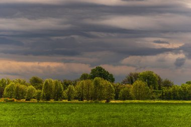 Lombardy, İtalya 'da güzel doğal manzara ve kırsal manzara 