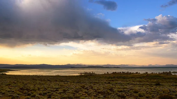 Beautiful Landscape Mountains Water Moorland Rural Scene — Stock Photo, Image