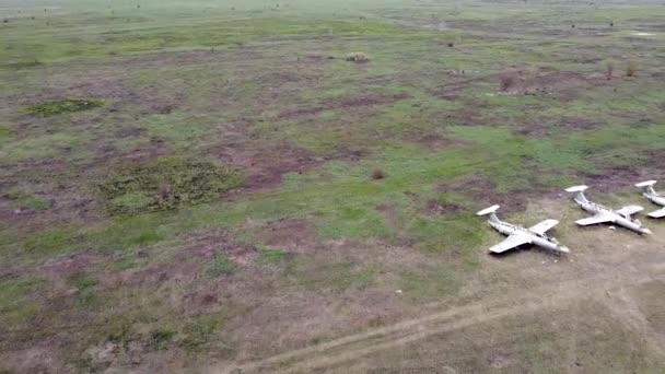 Eine Sammlung derzeit ungenutzter Wüstenflugzeuge — Stockvideo