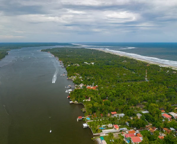 El Salvador 'un Jaltepeque halklarından hava manzarası.