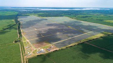 Hava görünümünde güneş panelleri