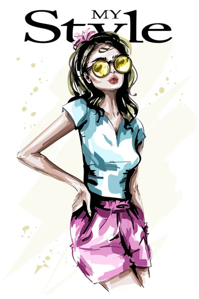 Mujer Joven Dibujada Mano Gafas Sol Elegante Chica Elegante Mujer — Vector de stock