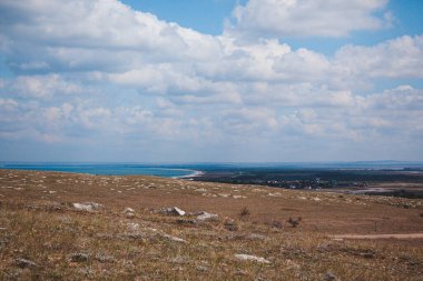 Dağdan deniz manzarası şehvetli bulutlar güzel deniz manzarası