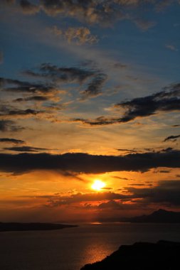 Adriyatik Denizi üzerinde gün batımı Biokovo dağından görüldü
