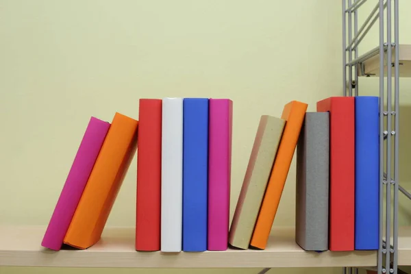Livros Prateleira Biblioteca — Fotografia de Stock