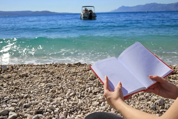 Stack Books Beach Sea — Stock Photo, Image