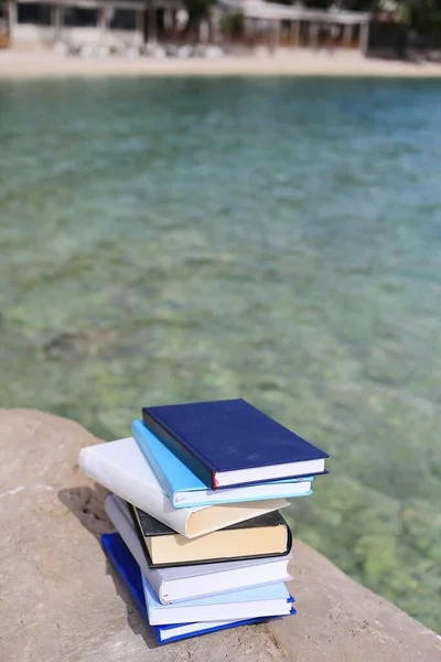 Stack Books Beach Sea — Stock Photo, Image