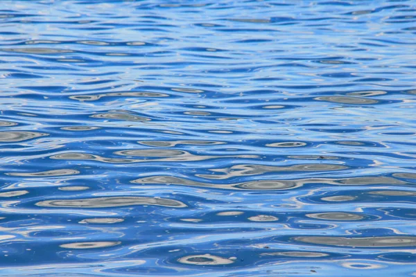 Superficie Del Mare Con Riflesso Del Cielo — Foto Stock