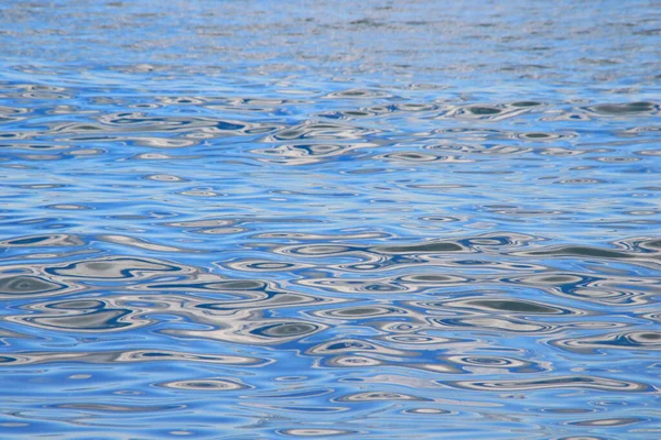 Superficie Del Mare Con Riflesso Del Cielo — Foto Stock