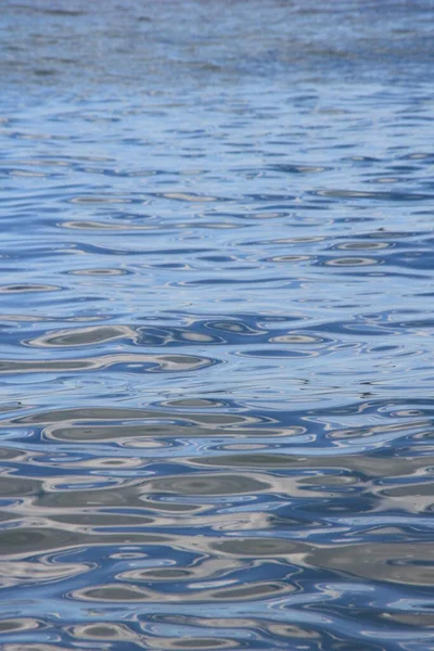 Superficie Del Mare Con Riflesso Del Cielo — Foto Stock