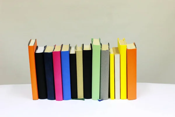 Montón Libros Sobre Blanco — Foto de Stock