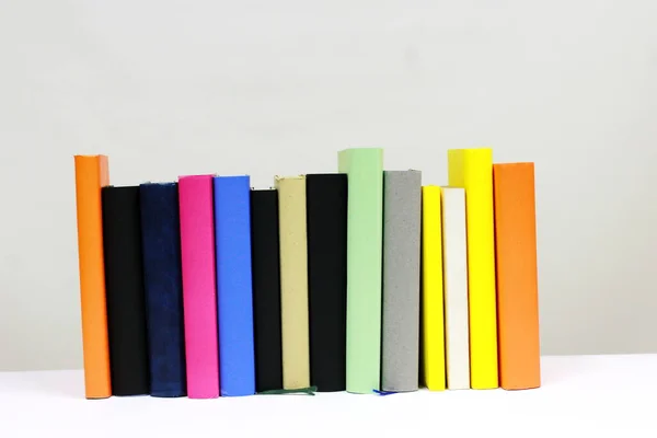Montón Libros Sobre Blanco — Foto de Stock