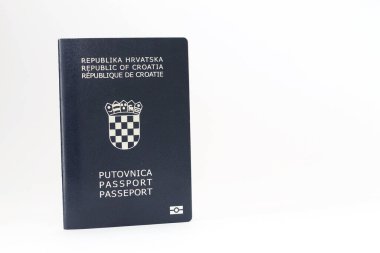 Hırvat pasaportu beyaza
