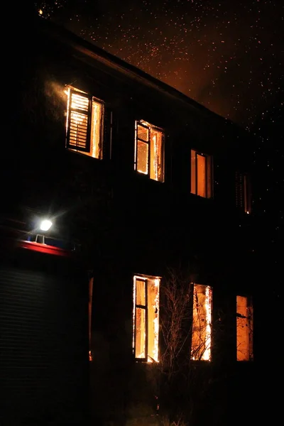 Haus Brannte Lichterloh — Stockfoto