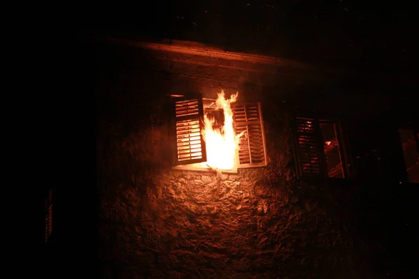 Casa Bruciata Nel Fuoco — Foto Stock