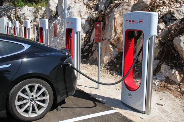 Vrgorac Croatia Tesla Електричний Автомобіль Зарядній Станції — стокове фото