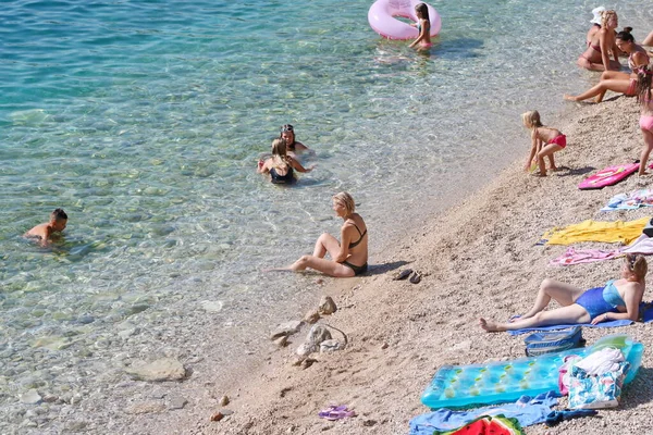 Makarska Croatie 2020 Les Touristes Nombreux Pays Européens Profitent Mer — Photo
