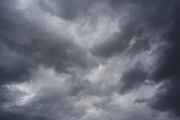 Темные Облака Небе Перед Дождем — стоковое фото