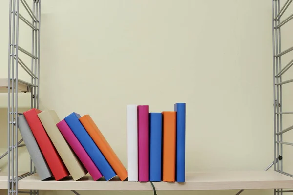 Bücherstapel Regal — Stockfoto