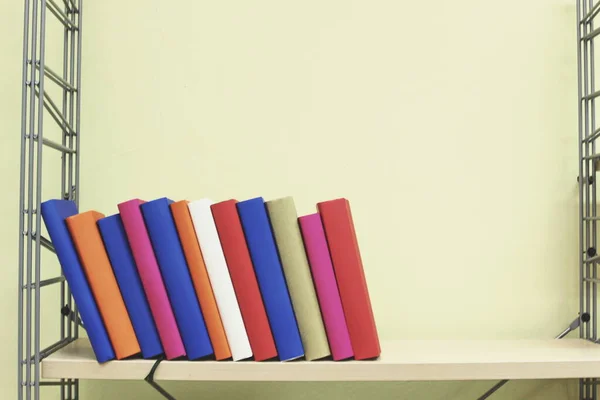 Bücherstapel Regal — Stockfoto