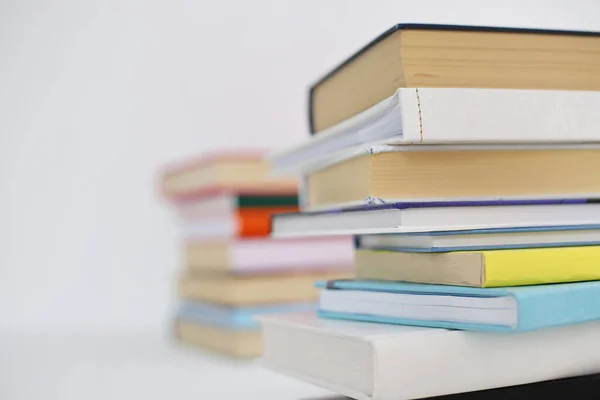 Stapel Boeken Witte Achtergrond — Stockfoto