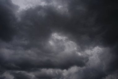  Kara bulutlu karanlık gökyüzü