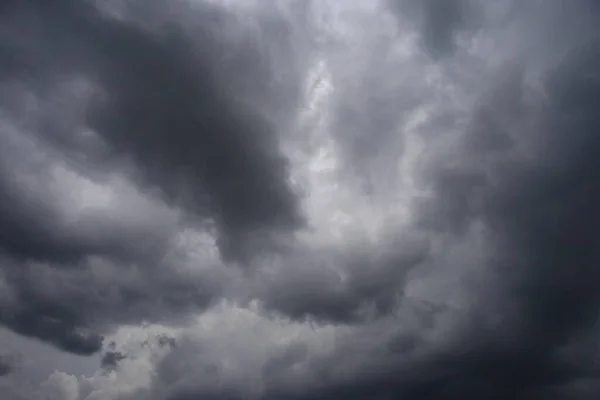 Cielo Scuro Con Nuvole Scure — Foto Stock