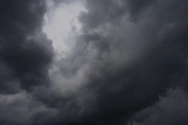 Dunkler Himmel Mit Dunklen Wolken — Stockfoto