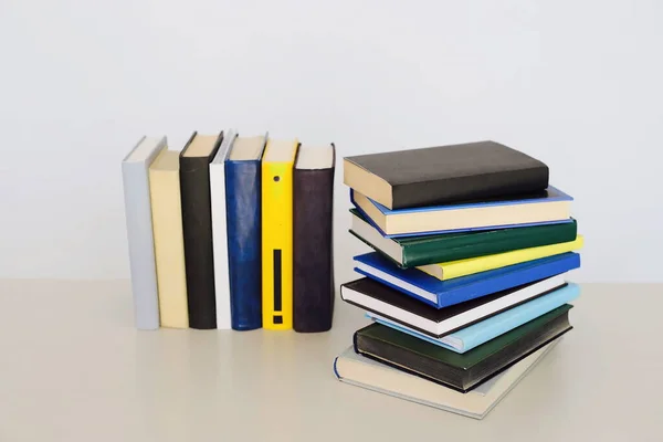 Stapel Boeken Witte Achtergrond — Stockfoto